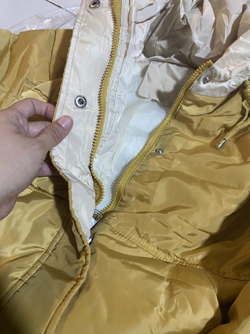 Winter Jacket (Category: Coats, Jackets and Outerwear) located in Kuala Lumpur. Submitted by hisservant (Listing ID 1455100099, Image 2). Description: Pit 54cm 💚new never use 💚pls add postage 💚postage every sat/sun only 💚or self pickup ❌no fussy buyer ✅what u see is what u get ❌no receipt ❌no refund ❌no warranty, as it is 💚most items are selling on behalf, so pls gugel the details about the product before purchasing😇 .