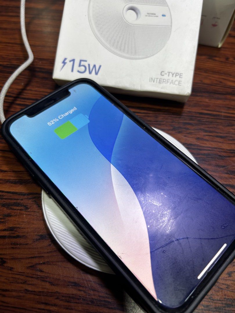Wireless Charger Type C Fast Charge (Category: Community) located in Manila. Submitted by starbalesukandjapansurplus (Listing ID 1454973022, Image 3). Description: Iphone / Samsung Compatible.