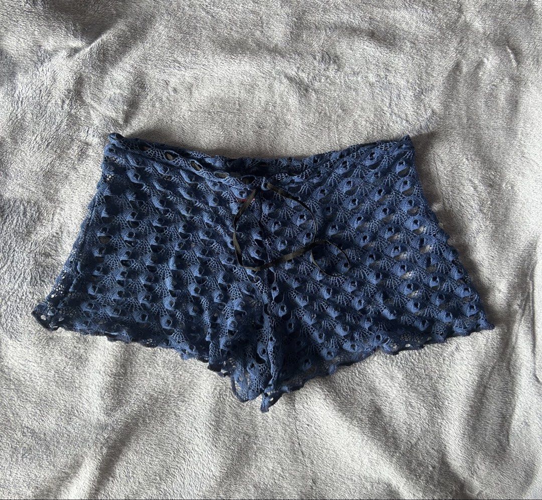 Women Clothes Bundle (Category: Others Tops) located in Manila. Submitted by chowmps_ (Listing ID 1455012602, Image 1). Description: Women Clothes Bundle for ₱150 ₱50 each if bought individually! - Blue Lace Beach Shorts - Coral Bikini Top - Mocha Sleeveless Top - Green Dry-fit Top Size: Small Well Used RFS: Decluttering ˃̵ᴗ˂̵ DM for inquiries! For Pick-up or Lalamove only MOP: Gcash.