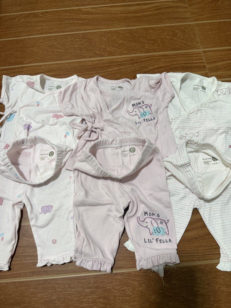 Wrap Onesies and Pants Set (Category: Babies & Kids Fashion) located in San Fernando. Submitted by epreloveditems (Listing ID 1455133511, Image 2). Description: - 3-6 months. - Set includes comfortable wrap onesies and matching pants. .