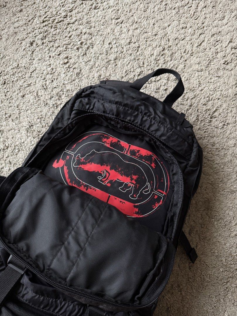 Y2K Ecko Complex Bagpack (Category: Backpacks) located in Jenjarom. Submitted by infectiousstore (Listing ID 1455055285, Image 3). Description: For Sale Brand: Ecko Complex Condition : 90% *Rujuk Gambar Lebih Detail Material nice padding support masih cun zip semua lancar. Nice buat pegi gig, konsert, camping, mancing, hiking, ridding & segala aktiviti outdoor indoor. Nak beli baru makan modal meh beli sini💯💯.