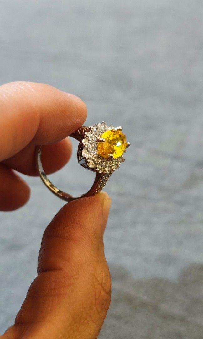 Yellow Sapphire stone ring (Category: Rings) located in La Trinidad. Submitted by marksols (Listing ID 1455101777, Image 2). Description: .