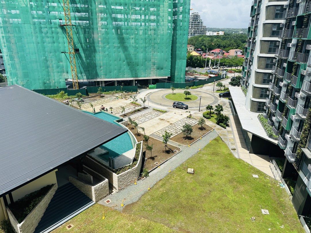 Zadia Tower 3 (Category: Apartments & Condos) located in Muntinlupa City. Submitted by fastf5lcon_o72379 (Listing ID 1454976139, Image 3). Description: Newly turned over 25sqm condo Fully furnished 24/7 security Swimming pool and gym Walking distance to Paseo Outlet, wet market.