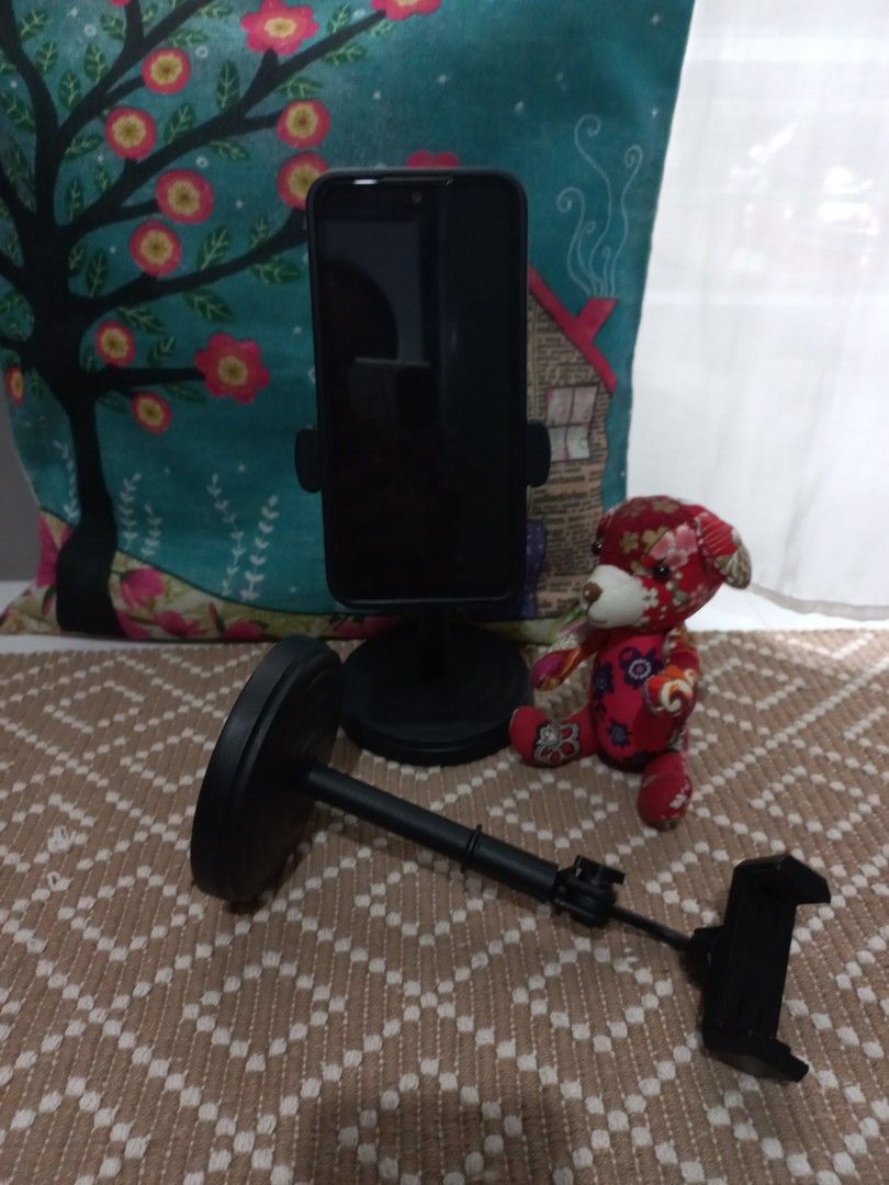 2 Adjustable Phone Stand Holder for Desk (Category: Mounts & Holders) located in Naga. Submitted by greatchance (Listing ID 1455206142, Image 3). Description: - Black adjustable phone stand - Stable base and flexible arm for easy positioning - Secure clamp holds most smartphones firmly - Ideal for video calls, watching videos, and live streaming - Simple setup and adjustable to your preferred angle.