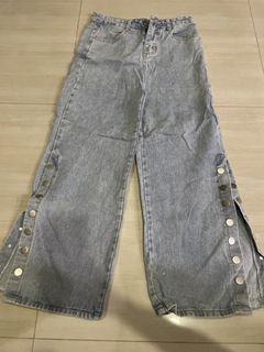 (Category: ) located in . Submitted by morningshopping (Listing ID 1455280116, Image 1). Description: .
