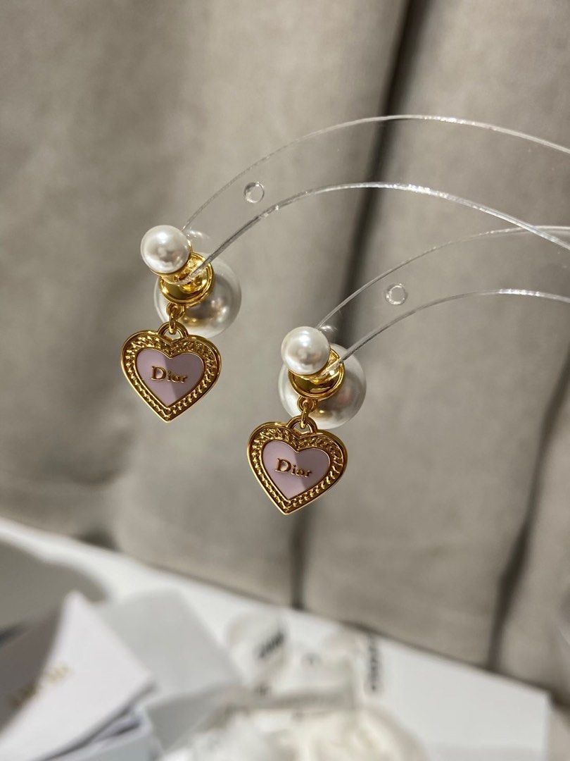 蝴蝶結耳環 經典款珍珠吊墜 CD 耳環 粉紅色Dior Earrings （分類：耳環）位於 Hong Kong。 由 00sugarfree 提交（商品編號 1455196566，圖片 7）。簡介： 。
