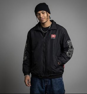 (Category: ) located in . Submitted by y2k.luxury.streetwear.outdoor (Listing ID 1455296624, Image 1). Description: .