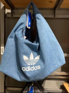 (Category: ) located in . Submitted by fashion.luxe (Listing ID 1455195001, Image 1). Description: .