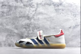 (Category: ) located in . Submitted by Outlet.Sneakers (Listing ID 1455209079, Image 1). Description: .