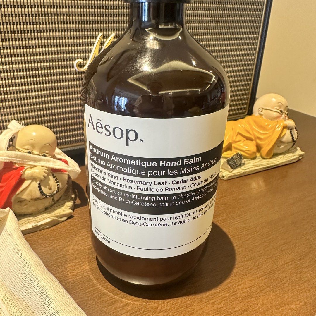 Aesop Resurrection Aromatique Hand Balm 500ml (Category: Hands & Nails) located in Manila. Submitted by natalyali (Listing ID 1455290372, Image 2). Description: - Aesop Resurrection Aromatique Hand Balm - Scent: Mandarin Rind, Rosemary Leaf, Cedar Atlas - Effectively hydrates and softens skin - Ideal for dry, tired hands and feet - Use after washing or as needed - Comes with a drawstring pouch.