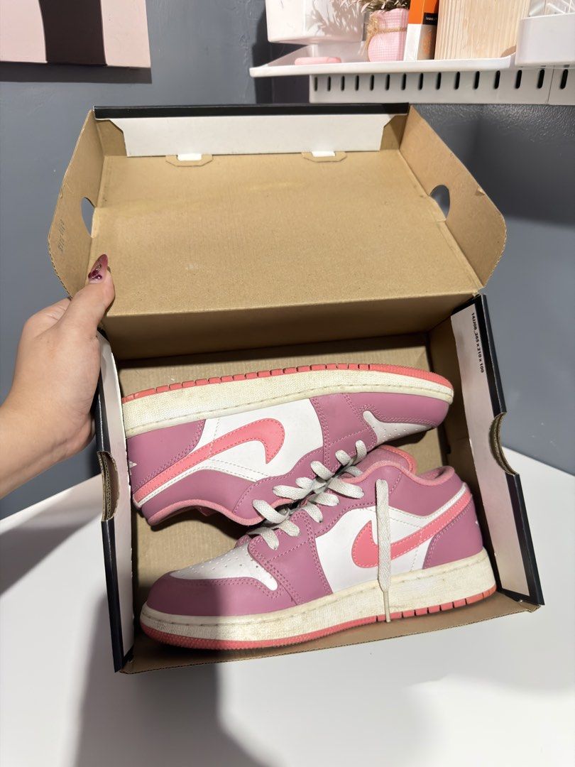 Air Jordan 1 Low “Washed Coral” 💗 (Category: Sneakers) located in Imus. Submitted by lovebyaudrey (Listing ID 1455209900, Image 1). Description: Air Jordan 1 Low “Washed Coral” 💗 Size: 23.5cm / 5Y Original box included Pre-loved / used several times No damage or major flaws Yellowing/staining on outsole from use — please see photos Upper is still in good condition ₱2,000 negotiable RFS: Decluttering.