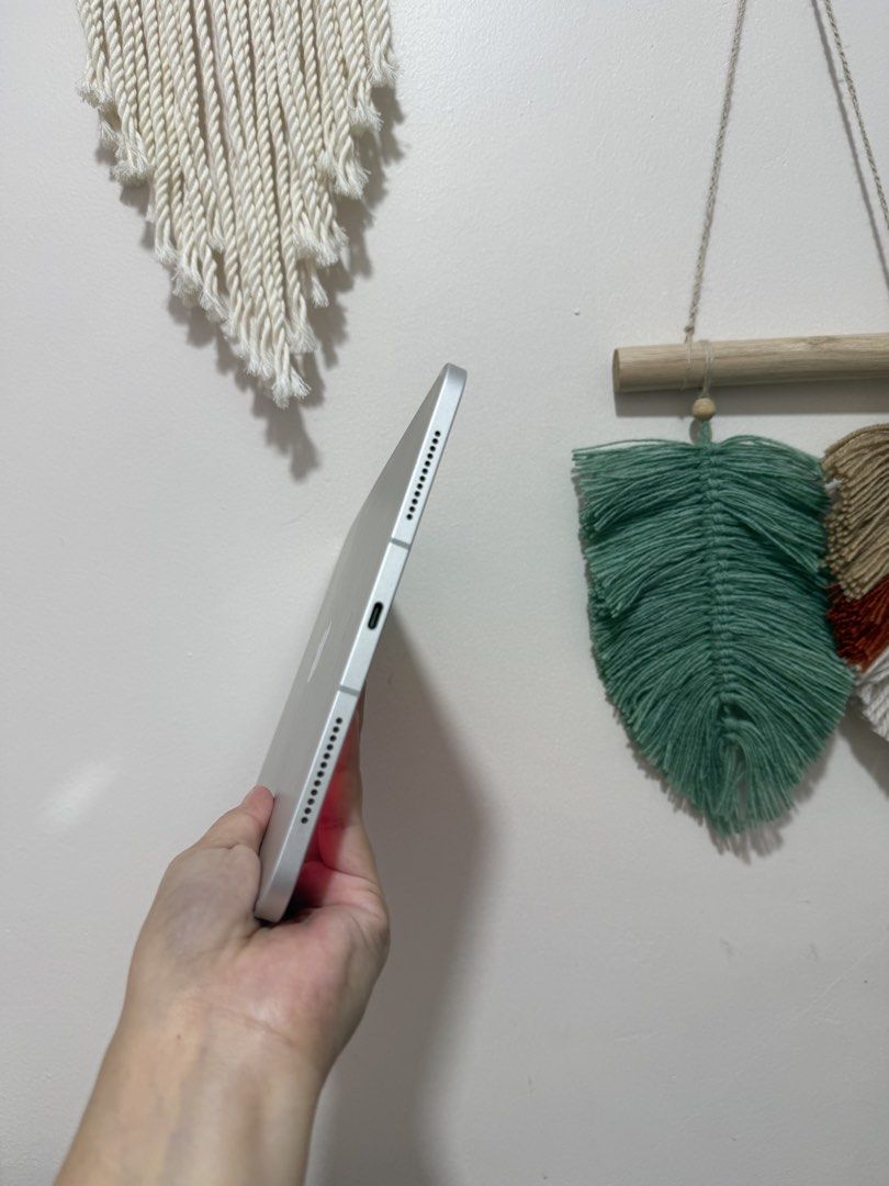 Apple iPad 10th Generation 64GB wifi+cellular (Category: iPad) located in Capas. Submitted by ykay_ykay (Listing ID 1455248055, Image 3). Description: Apple iPad 64GB Wifi + cellular No scratch No dents UNIT ONLY‼️.