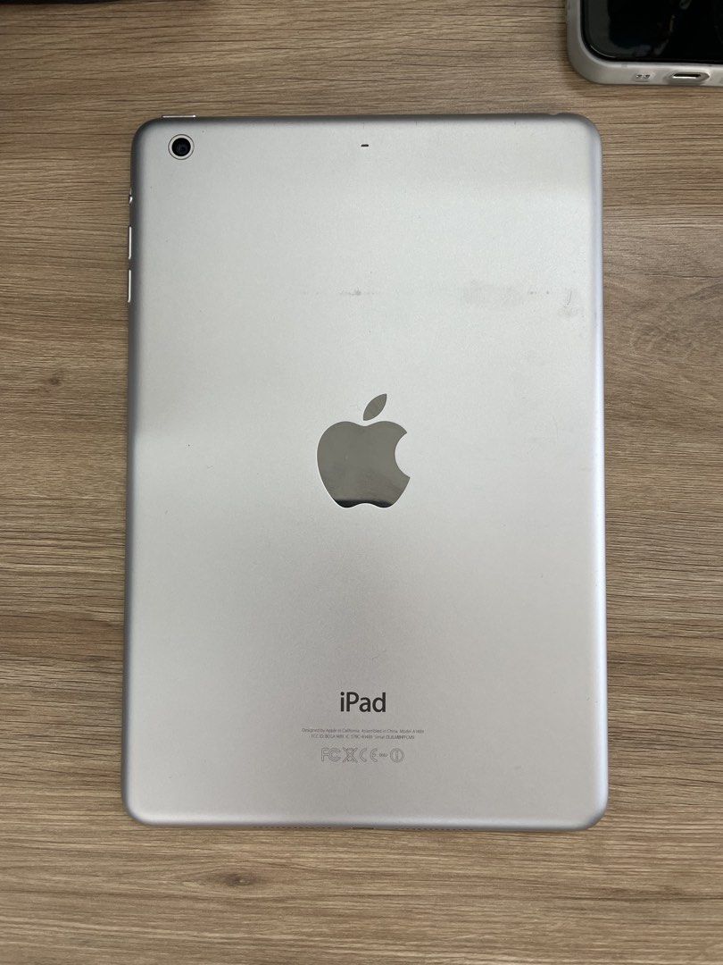 Apple iPad mini 2 32GB WiFi （分類：平板電腦 - iPad）位於 Hong Kong。 由 kingoftamagoyaki 提交（商品編號 1455185951，圖片 3）。簡介： Selling an iPad mini 2. It has 32GB of storage and connects via WiFi. The software version is 12.5.7. It's silver in colour. Great for browsing, apps, and media. No issues found. Ready for a new owner.。