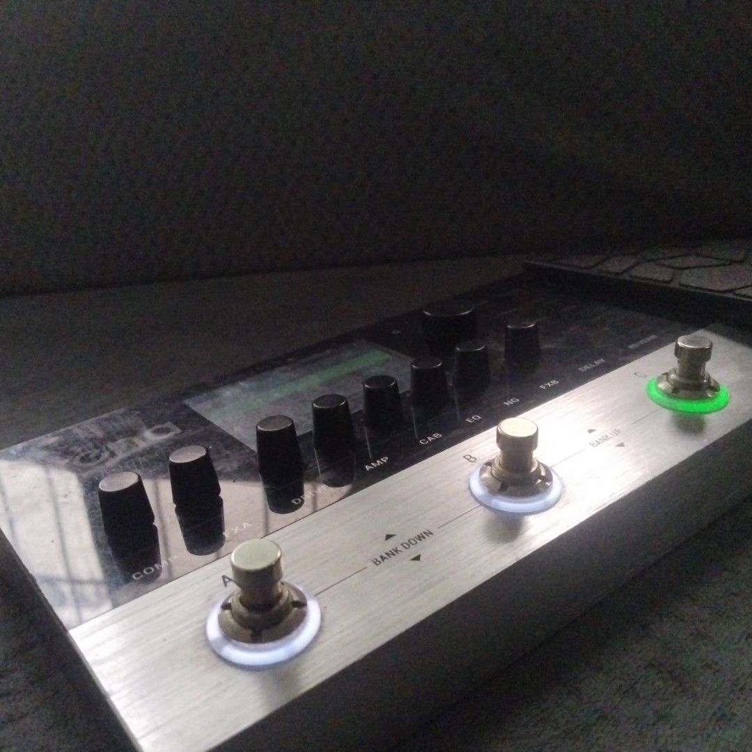 Donner Arena 2000 Amp Modeling Multi-Effects Processor (Category: Musical Instruments) located in Liloy. Submitted by joshuabula48818 (Listing ID 1455253819, Image 3). Description: - Donner Arena 2000 multi-effects processor - Features amp modeling and a wide range of effects - Built-in expression pedal for dynamic control - User-friendly interface with clear display and multiple controls - Ideal for guitarists of all levels - Includes original p
