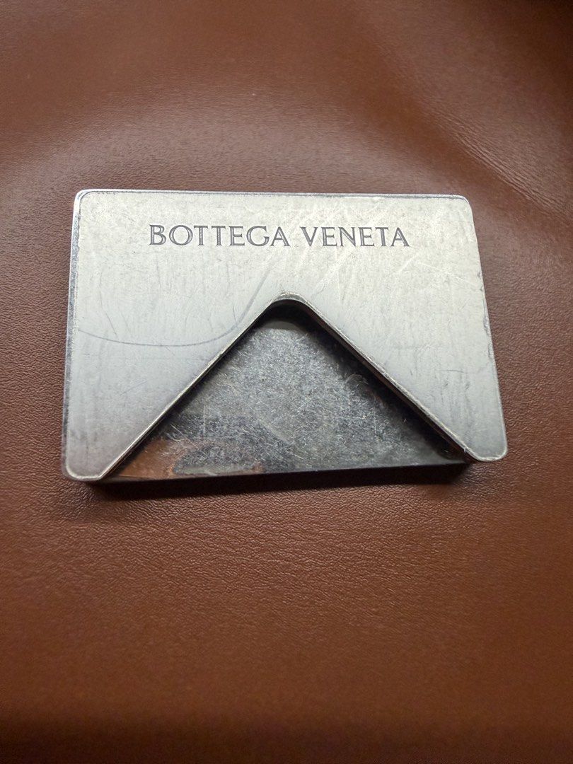 Authentic Bottega Veneta andiamo messenger (Category: Luxury Bags & Wallets) located in Pasig City. Submitted by balenciaga.couture (Listing ID 1455183520, Image 3). Description: with dustbag cards long strap .