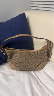 (Category: ) located in . Submitted by luvebags (Listing ID 1455250600, Image 1). Description: .