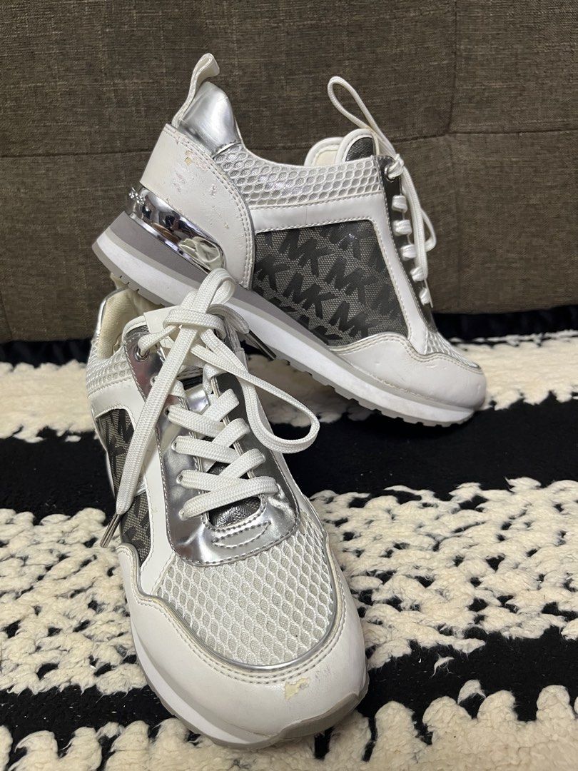 AUTHENTIC MICHAEL KORS WHITE RUBBER SHOES ✨ (Category: Sneakers & Footwear) located in Paranaque City. Submitted by princessann0721 (Listing ID 1455278169, Image 1). Description: .