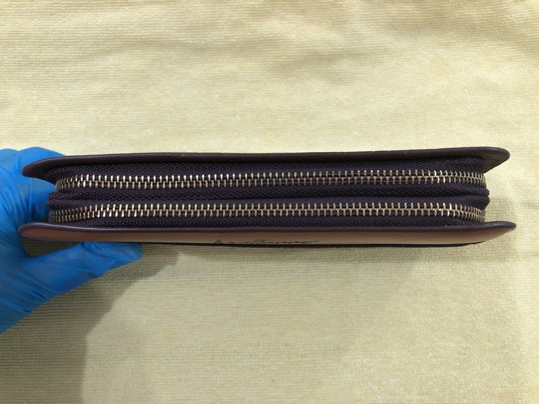 Baellerry Wallet (Category: Wallets & Card holders) located in Caloocan City. Submitted by toris.closet.mnl (Listing ID 1455160952, Image 3). Description: Pleather material Sold as is.