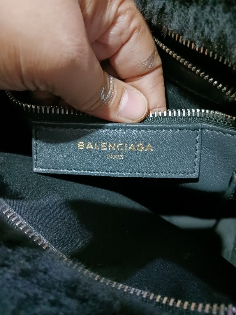 Balenciaga Shearling Tote Bag (Category: Luxury Bags & Wallets) located in Koronadal. Submitted by milagraciaukayukay123_. (Listing ID 1455195880, Image 3). Description: - Soft shearling material - Genuine leather handles and strap - Secure zipper closure with branded pull - Interior zipped pocket for essentials - Detachable shoulder strap for versatility - Ideal for everyday carry.