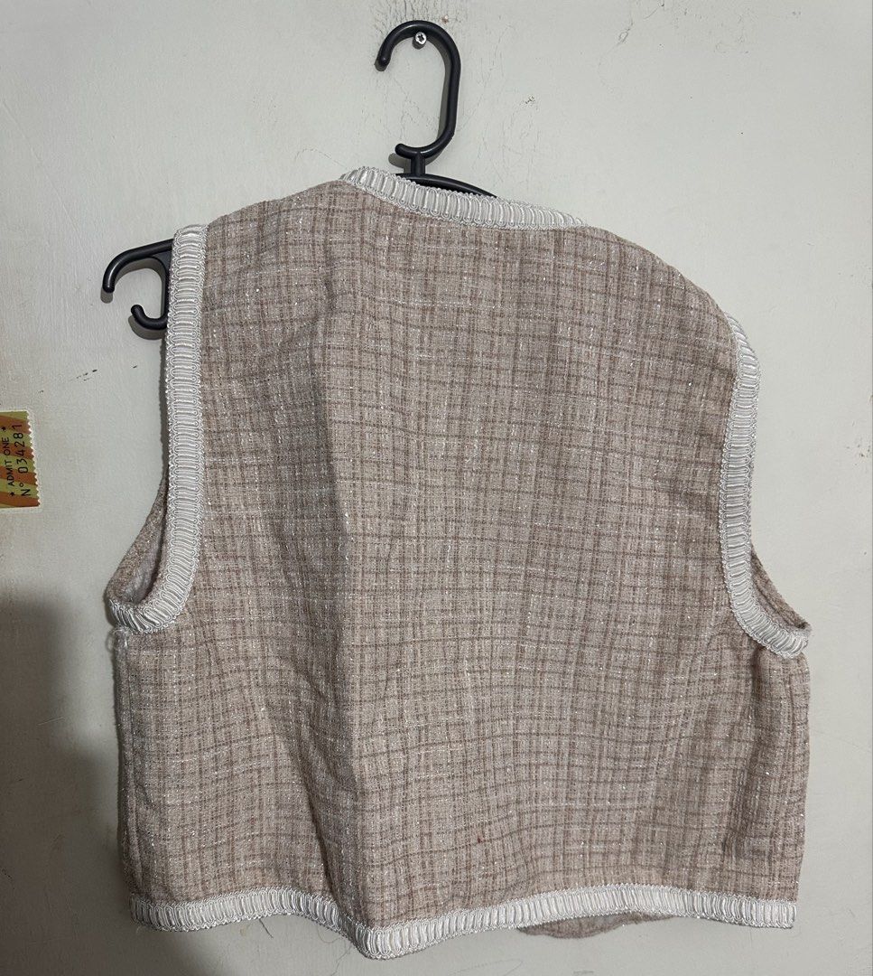 Beige Glittery Vest (Category: Coats, Jackets and Outerwear) located in Angeles City. Submitted by hyegastos (Listing ID 1455256665, Image 2). Description: loc: angeles city, pampanga.