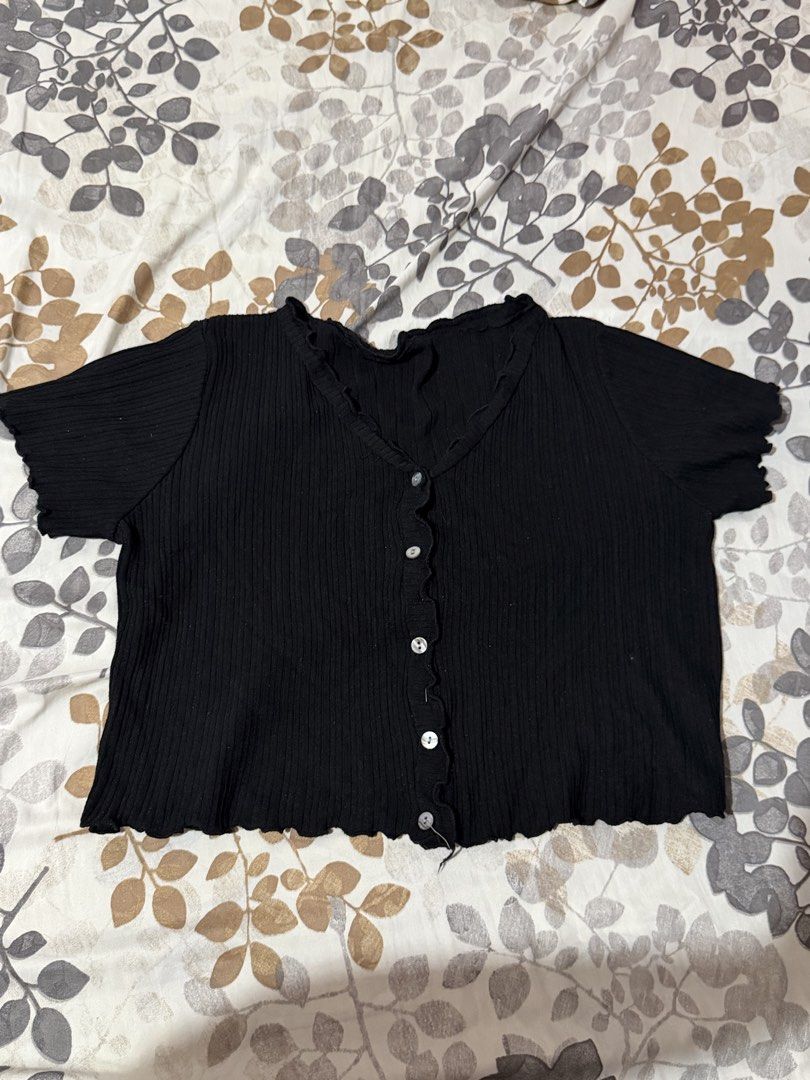 Black Ribbed Cropped Top with Ruffle Trim (Category: Sleeveless) located in Taytay. Submitted by cloudy_20 (Listing ID 1455274944, Image 1). Description: - Cute black cropped top - Ribbed fabric - V-neckline with button-up front - Ruffled edges on neckline and sleeves - Fits M-L.