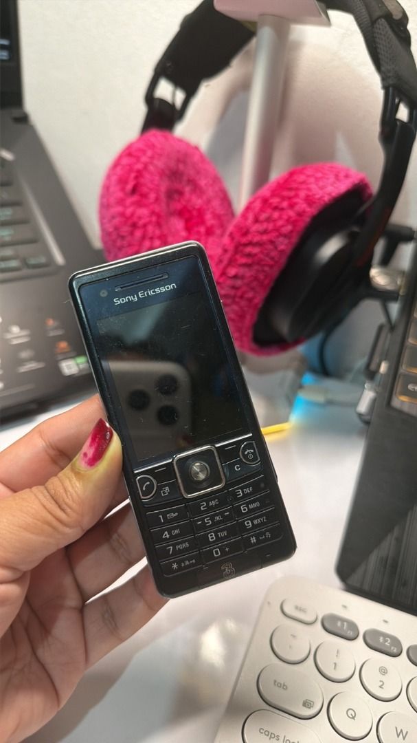 BlackBerry Curve 8520 & Sony Ericsson C510 (Category: Early Generation Mobile Phones) located in Caloocan City. Submitted by gentleforest.284e16 (Listing ID 1455182338, Image 2). Description: BlackBerry Curve 8520 & Sony Ericsson C510 negotiable.