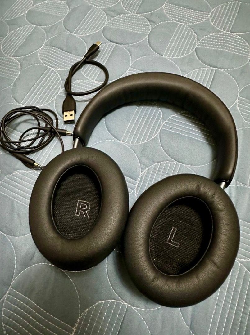 Bose QC ULTRA (Category: Headphones & Headsets) located in Manila. Submitted by eapajo (Listing ID 1455141904, Image 2). Description: - Black Bose headphones - Comes with charging cable and audio cable - Soft and comfortable earcups - Ideal for travel or daily use - Feel free to ask any questions!.
