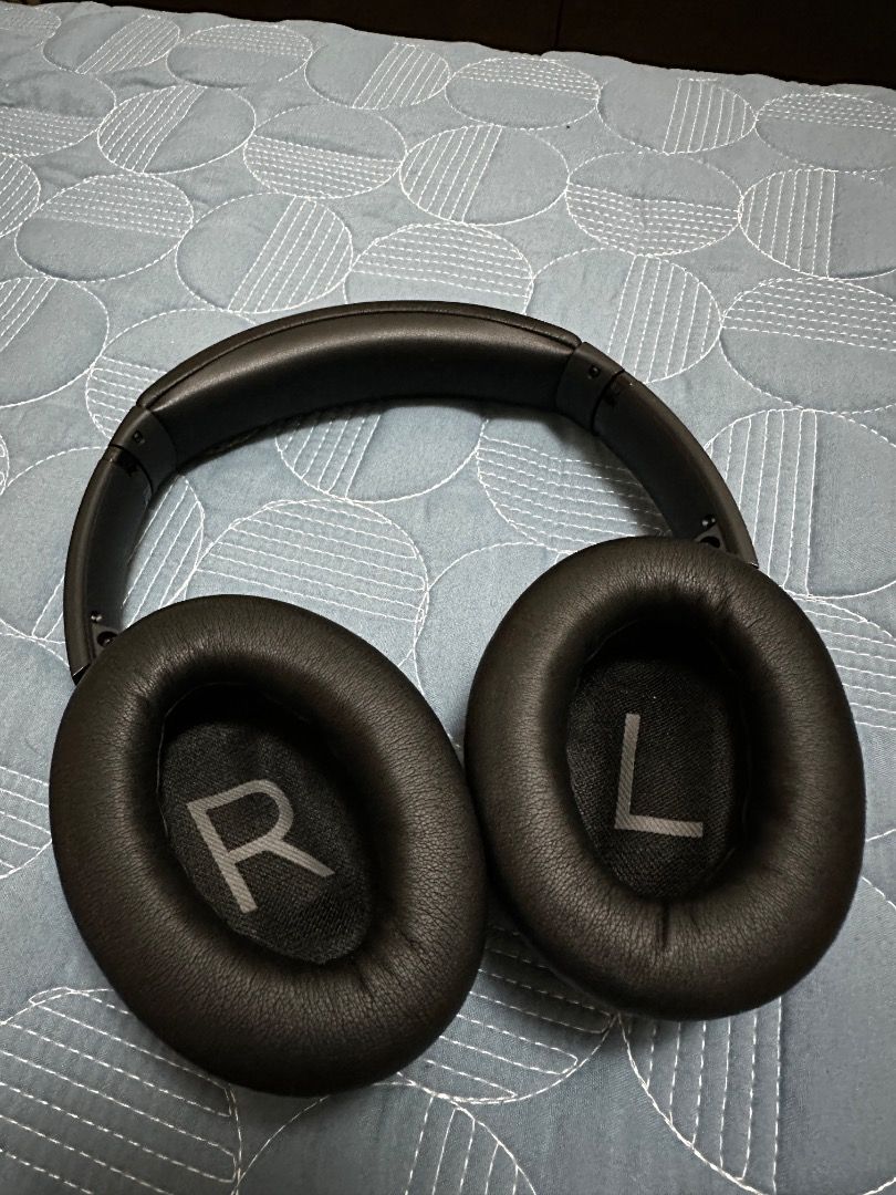 Bose QuietComfort 45 (Category: Headphones & Headsets) located in Manila. Submitted by eapajo (Listing ID 1455142171, Image 3). Description: Selling my Bose QC35 II headphones. Great for travel or just chilling. They're black and comfortable for long listening sessions. The noise cancelling is top-notch. Comes with the original earcups. Still works perfectly..