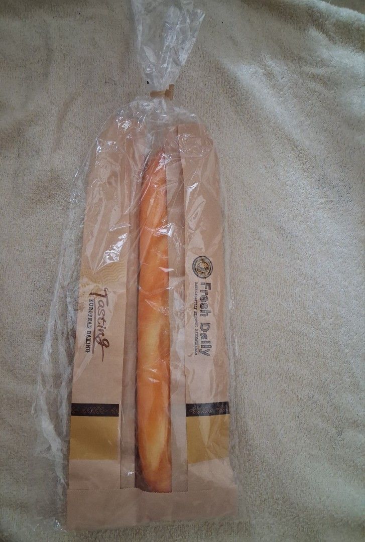 Bread squishy （分類：絨毛玩具）位於 Hong Kong。 由 sell.0121 提交（商品編號 1455189130，圖片 1）。簡介： $20 no crs dfs non open 順豐到付或者面交。