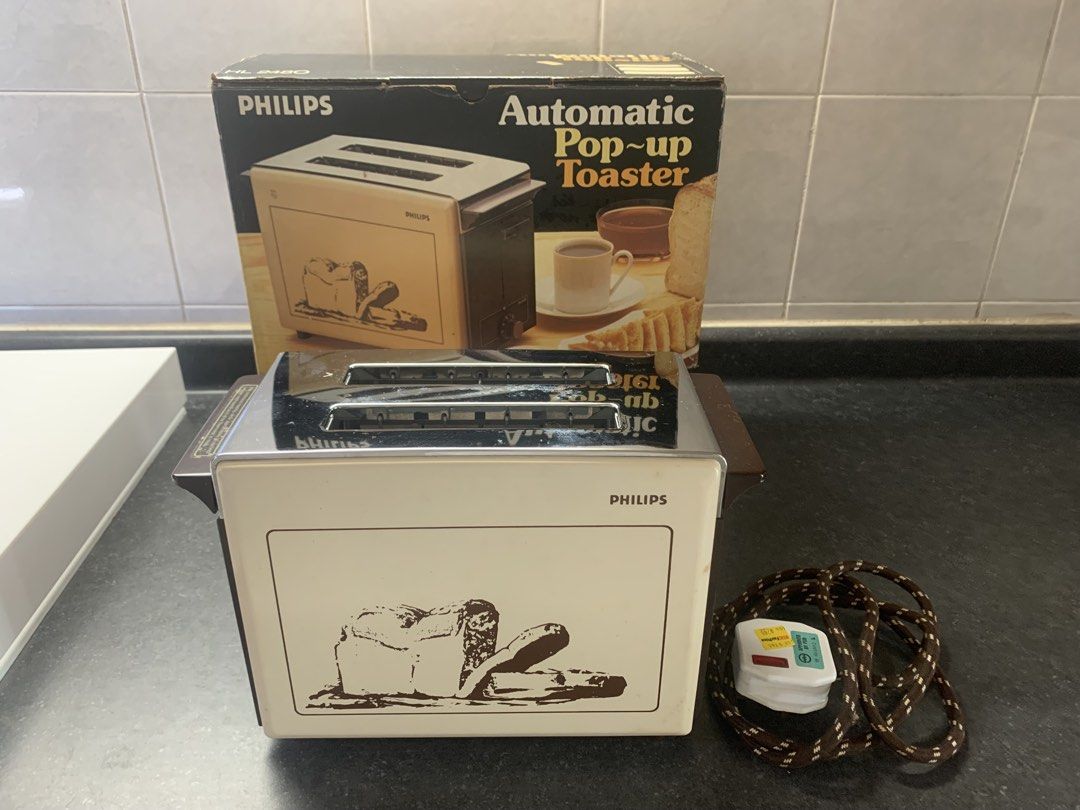 Bread toaster (Category: Ovens & Toasters) located in Singapore. Submitted by 123jap (Listing ID 1455212798, Image 2). Description: - Vintage Philips Automatic Pop-Up Toaster - Model: HL 2480 - Retro design with charming bread illustration - Classic cream and brown color scheme - Good working condition - Adds a nostalgic touch to any kitchen - Meetup available at Sengkang .