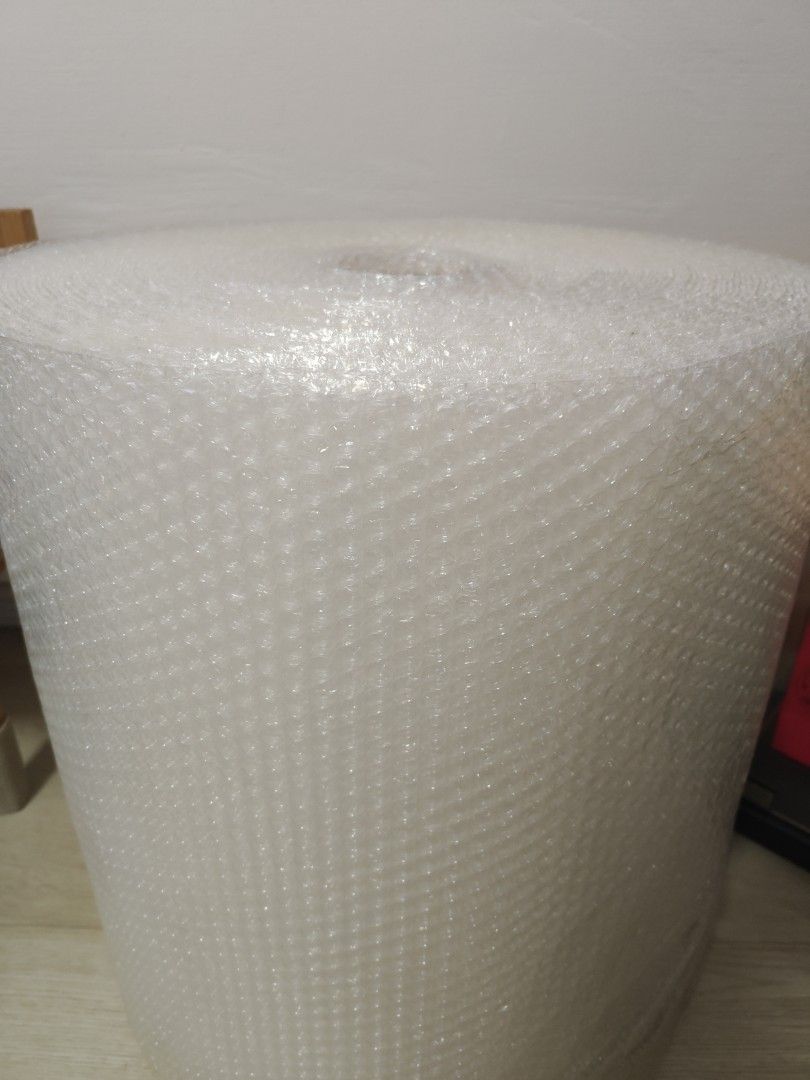 Bubble wrap (Category: Craft Supplies & Tools) located in Singapore. Submitted by magiq (Listing ID 1455175843, Image 1). Description: About 50m of bubble wrap in this bundle. .