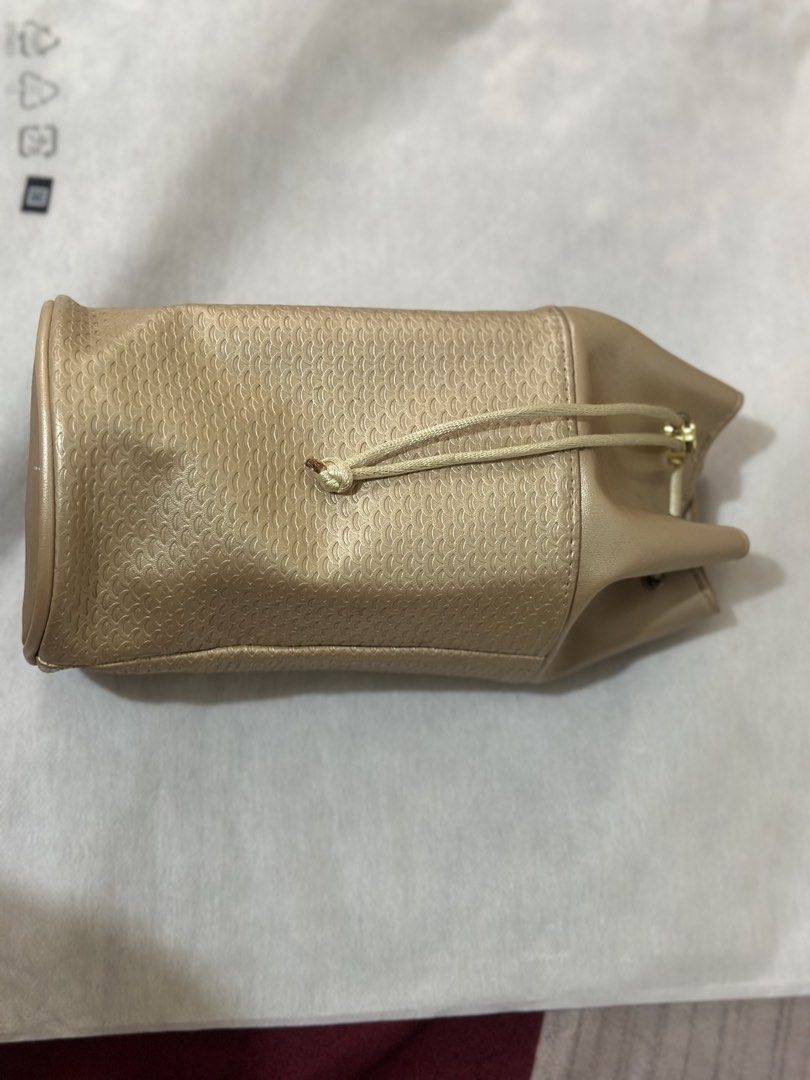 Bvlgari Gold Drawstring Pouch (Category: Purses & Pouches) located in Manila. Submitted by cherylcaps95 (Listing ID 1455195846, Image 1). Description: - Elegant gold drawstring pouch - Features a beautiful textured pattern - Discreet Bvlgari logo on the inside - Ideal for organizing small essentials or as a chic makeup bag - Secure drawstring closure to keep contents safe - Compact and convenient size.