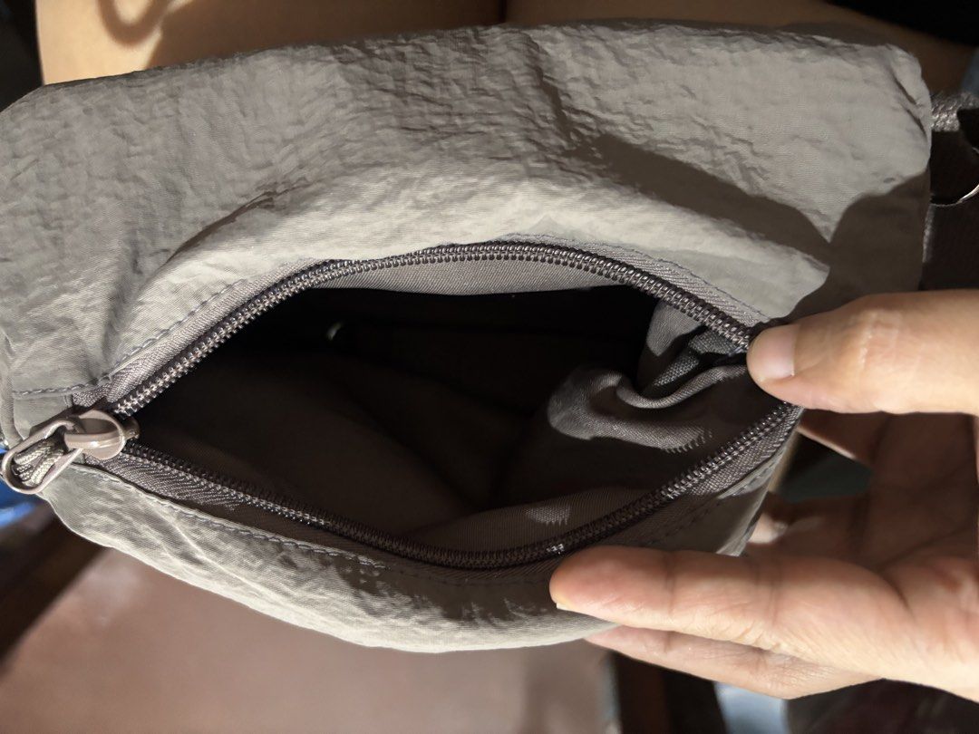 Casual bag (Category: Cross-body Bags) located in Quezon City. Submitted by declutterforever (Listing ID 1455164373, Image 2). Description: Two way. Washable material. .