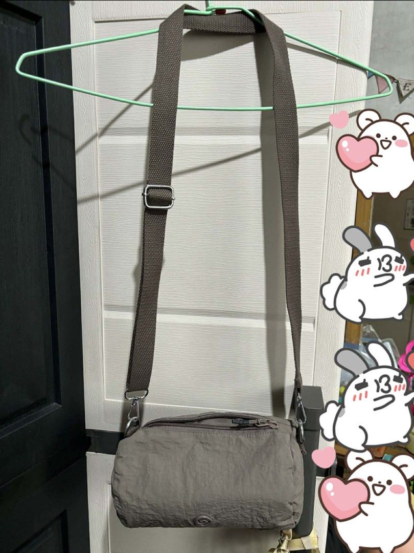Casual bag (Category: Cross-body Bags) located in Quezon City. Submitted by declutterforever (Listing ID 1455164373, Image 3). Description: Two way. Washable material. .