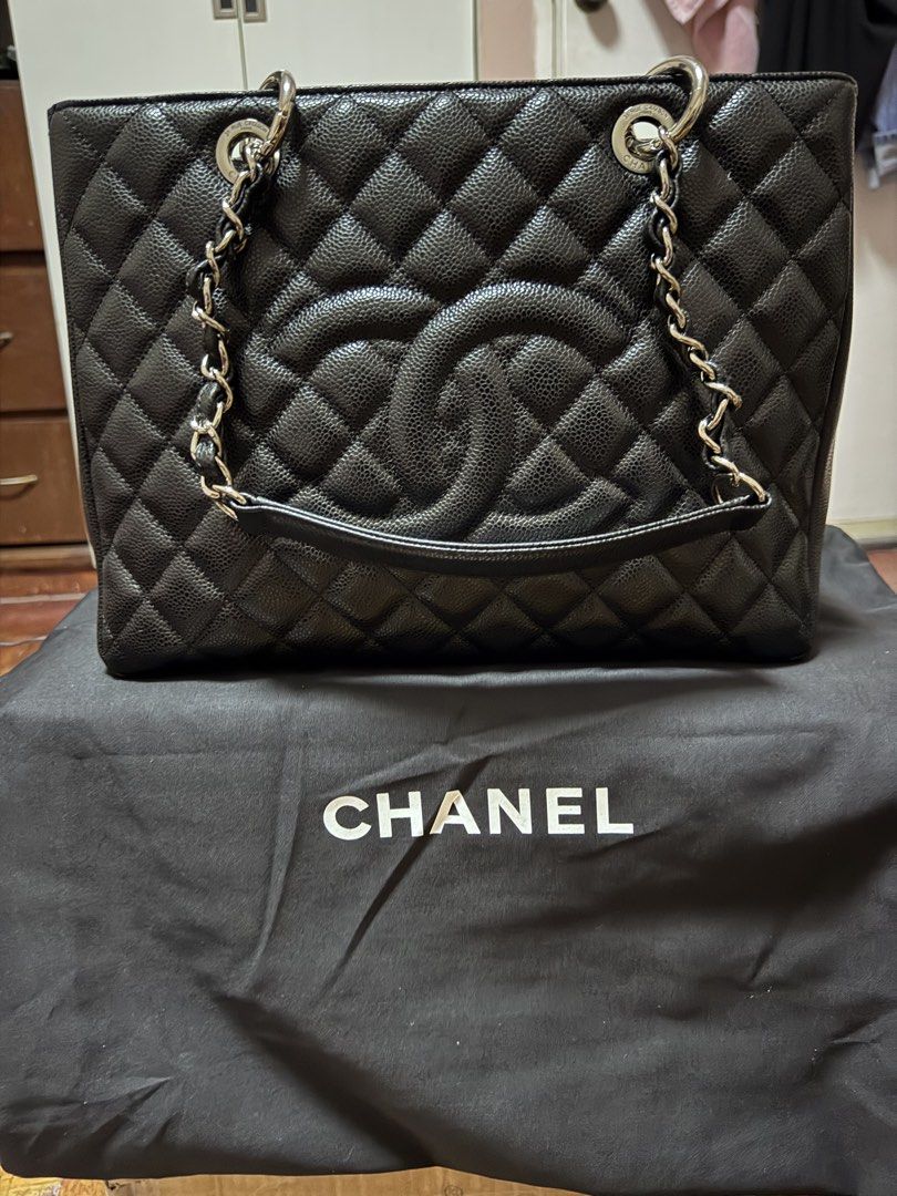 Chanel GST in Silver Hardware (Category: Luxury Bags & Wallets) located in Cabuyao City. Submitted by patitay.osa (Listing ID 1454341643, Image 1). Description: - Classic Chanel tote bag - Black caviar leather with diamond quilting - Iconic embossed CC logo on front - Silver chain straps with leather accents - Spacious interior, ideal for daily use or travel - A timeless wardrobe essential .Thank you.