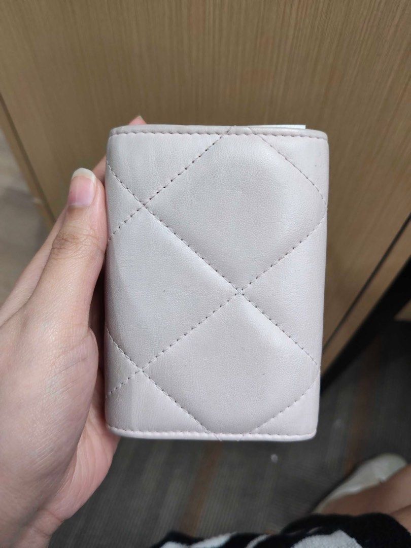 Chanel Quilted Compact Wallet (Category: Luxury Bags & Wallets) located in Leyte. Submitted by handmedownp (Listing ID 1452869415, Image 3). Description: Luxurious quilted leather Iconic CC logo detaisl Compact size Note: needs cleaning but overall still in VGUC With Legit Grails.