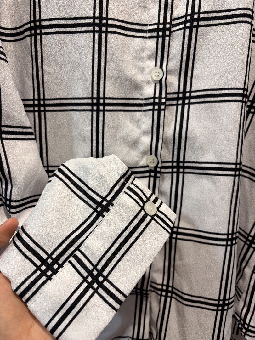 Checkered Button-Down Long sleeves (Category: Longsleeves) located in Quezon City. Submitted by lliya_preloved (Listing ID 1455226424, Image 2). Description: - Can fit s-m size! - perfect for office wear RFS: decluttering.