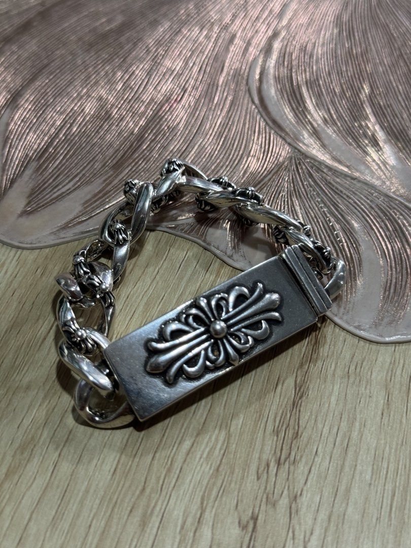 Chrome Hearts Bracelet (Category: Luxury Accessories) located in Paranaque City. Submitted by icko007 (Listing ID 1455216896, Image 2). Description: Chrome Hearts Bracelet Silver size 18Cm ( Nakapost na lahat photo ) Price 1999 Only Loc paranaque Lalamove And pickup only Payment Gcash.