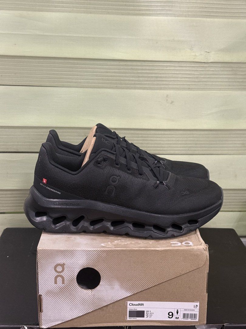 Cloudtilt Black Eclipse (Category: Sneakers) located in Pasay City. Submitted by Secret_Retros (Listing ID 1455309339, Image 1). Description: For sale Cloudtilt Black Eclipse Size 9 mens Brandnew Complete ₱8k North Caloocan.
