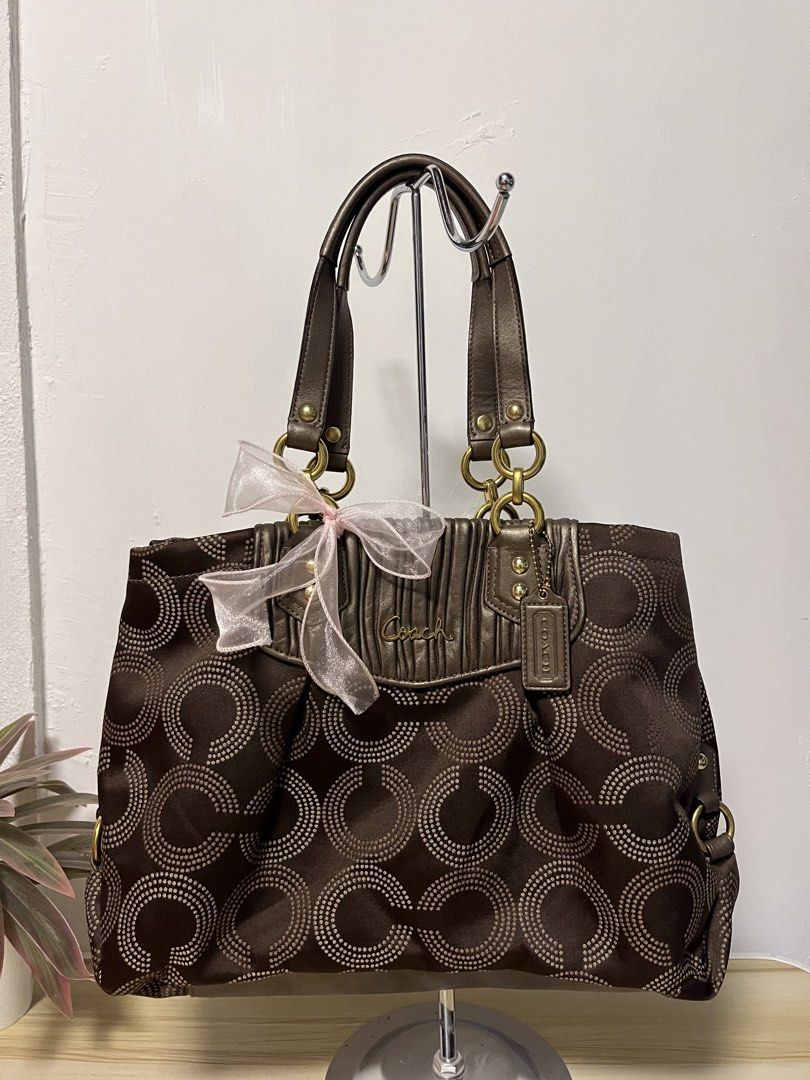 Coach Ashley Opt Art Choco Brown (Category: Luxury Bags & Wallets) located in Quezon. Submitted by consulhann69386 (Listing ID 1455181736, Image 1). Description: LIKE NEW, NOTHING TO EXPLAIN PO🍫.