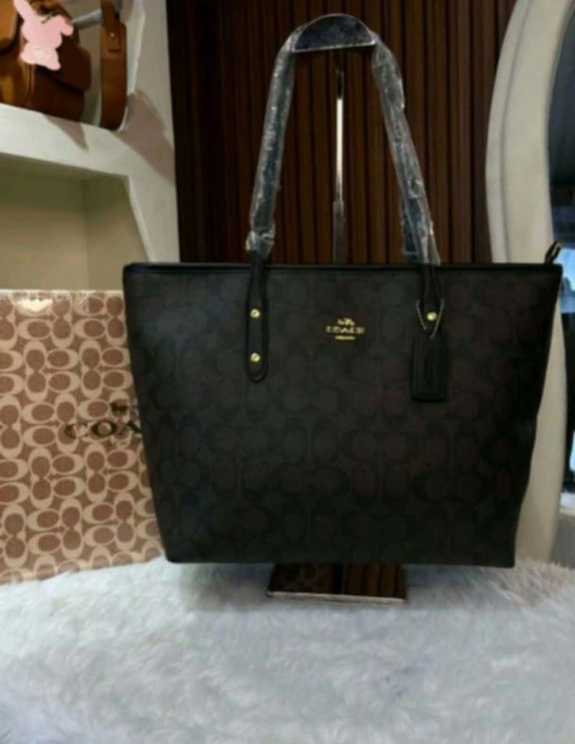 Coach bag (Category: Shoulder Bags) located in Quezon City. Submitted by maurinee (Listing ID 1455295146, Image 1). Description: -Original -branded -never used.