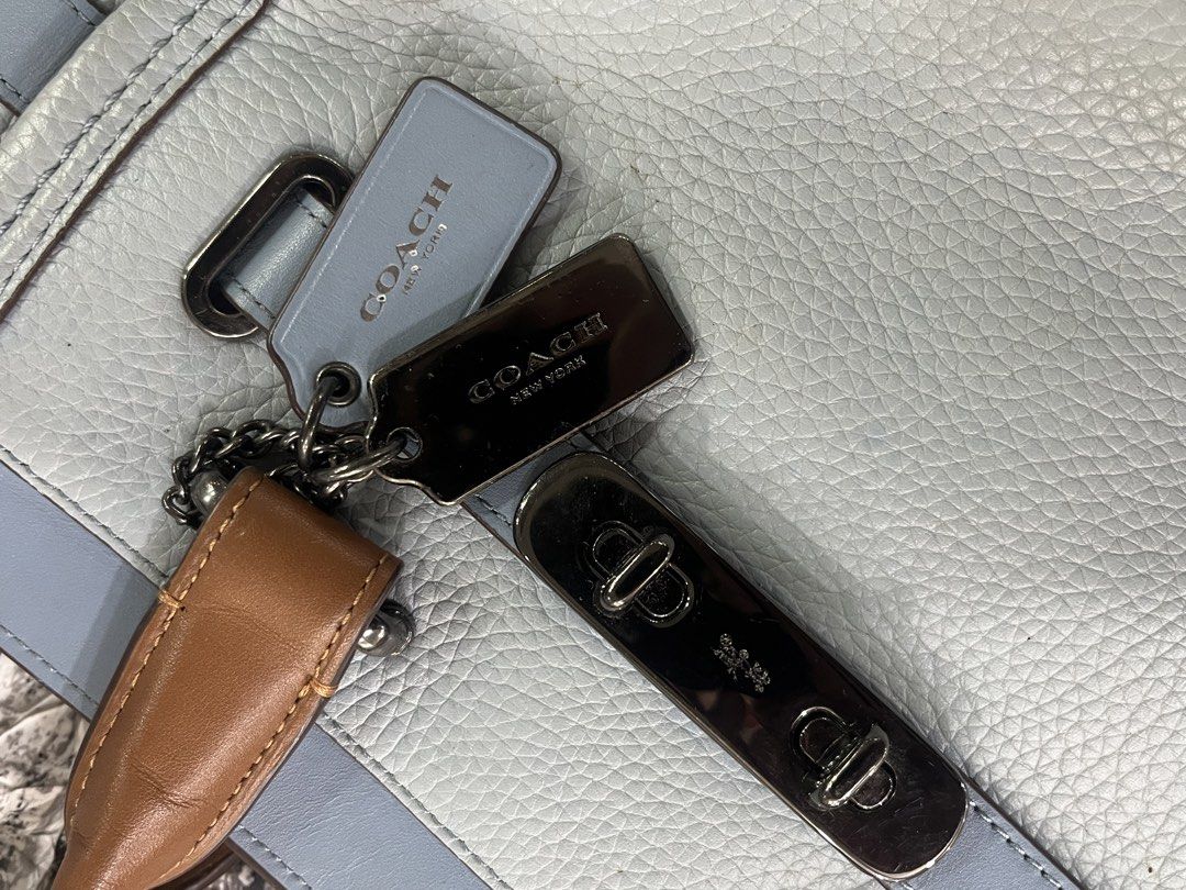 Coach Swagger 27 Satchel (Category: Luxury Bags & Wallets) located in Manila. Submitted by cycy16_2004 (Listing ID 1455168589, Image 3). Description: .