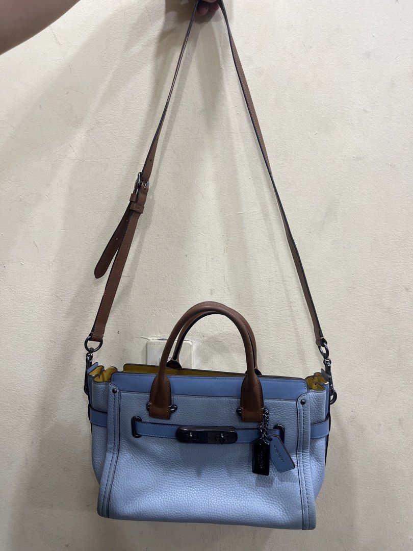 Coach Swagger 27 Satchel (Category: Luxury Bags & Wallets) located in Manila. Submitted by cycy16_2004 (Listing ID 1455168589, Image 2). Description: .