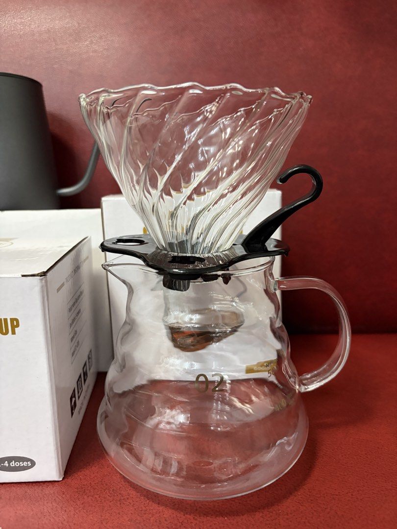 Coffee maker dripper set (Category: Coffee Machines & Makers) located in Taytay. Submitted by murahubblueapppage (Listing ID 1455294966, Image 3). Description: Brand new Pwede pang gift sa mga coffee lover Pwede pang negosyo, pang camping at pang bahay Pwede sco sa malalayo :).