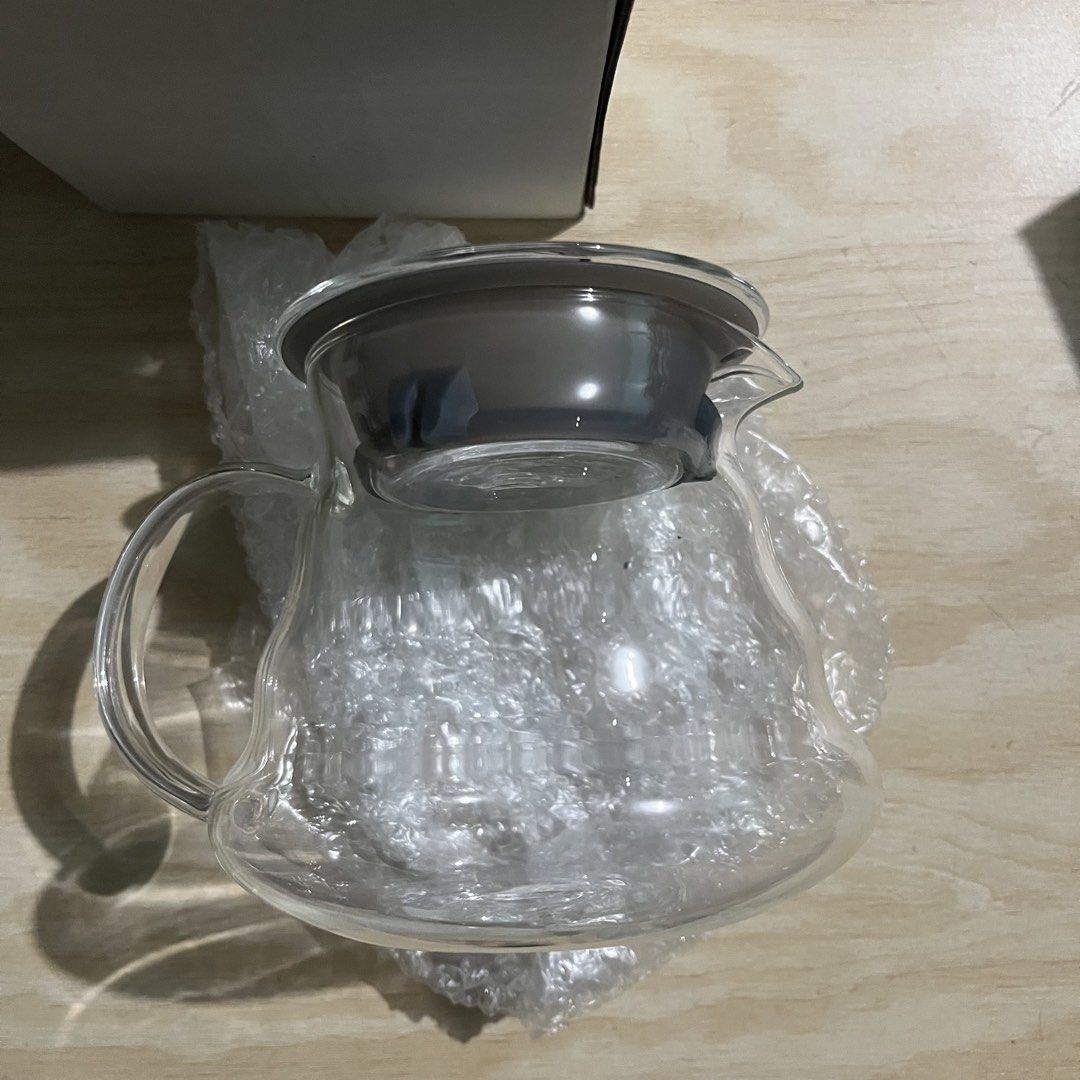 Coffee pot (300~ ml) (Category: Coffee & Tea Tableware) located in Quezon City. Submitted by karecari (Listing ID 1455253621, Image 2). Description: bought it 2024 but never used. came with the plain box in photo.