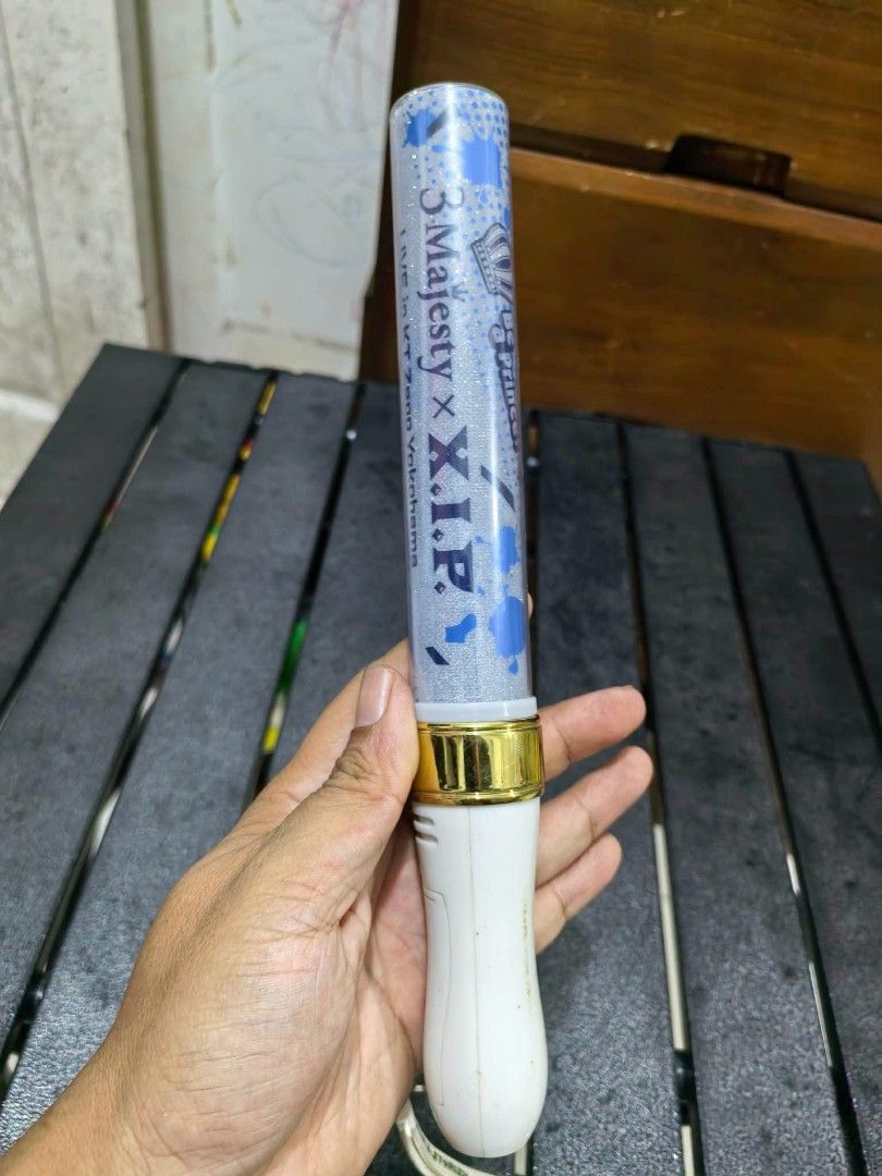 Concert Light (Category: Musical Instruments) located in Cebu City. Submitted by dudes_villanueva (Listing ID 1455232351, Image 1). Description: Concert Light 📌 In excellent working condition. 📌 3 AAA Battery operated (Not included).