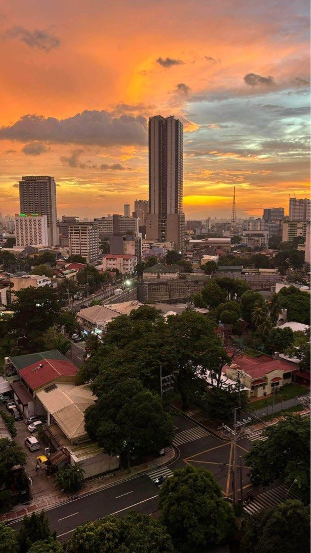 CONDO - EDSA MRT GMA- KAMUNING STATION (Category: Apartments & Condos) located in Manila. Submitted by carmela04 (Listing ID 1455228650, Image 1). Description: FOR RENT‼️ ELECTRIC BILL LANG BABAYARAN. Sunset View 🌇 1+1 18,500 ☑️ inclusion of monthly assoc dues, wifi, & water. ✅KUMPLETO NG GAMIT. UNIT OWNER HERE. 📍STUDIO 7 BY FILINVEST in EDSA Timog (807 Epifanio de los Santos Ave, Diliman, Quezon City, 1103 Metro Manila) beside 𝙆𝘼𝙈𝙐𝙉𝙄𝙉𝙂