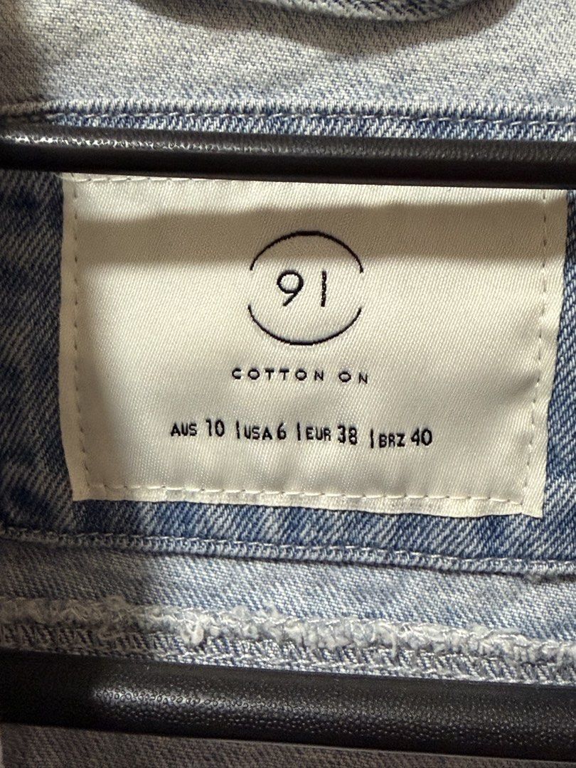Cotton On 91 Denim Jacket Light Wash Distressed (Category: Coats, Jackets and Outerwear) located in Quezon City. Submitted by k.thrift (Listing ID 1455252145, Image 2). Description: Light wash denim jacket from Cotton On MOP - GCASH/GOTYME .