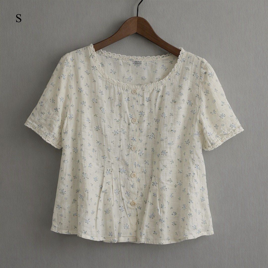 Cream Floral Short Sleeve Button Up Blouse (Category: Blouses) located in Manila. Submitted by chyo.se (Listing ID 1455310771, Image 1). Description: ₱210 | S 𑣲⋆ brand new 𑣲⋆ premium 𑣲⋆ on hand 𑣲⋆ ready to deliver & ship 💵 : gcash (pf) or cash (meet up) 🚚 : lalamove, J&T or meet up 📍: gagalangin, tondo manila .