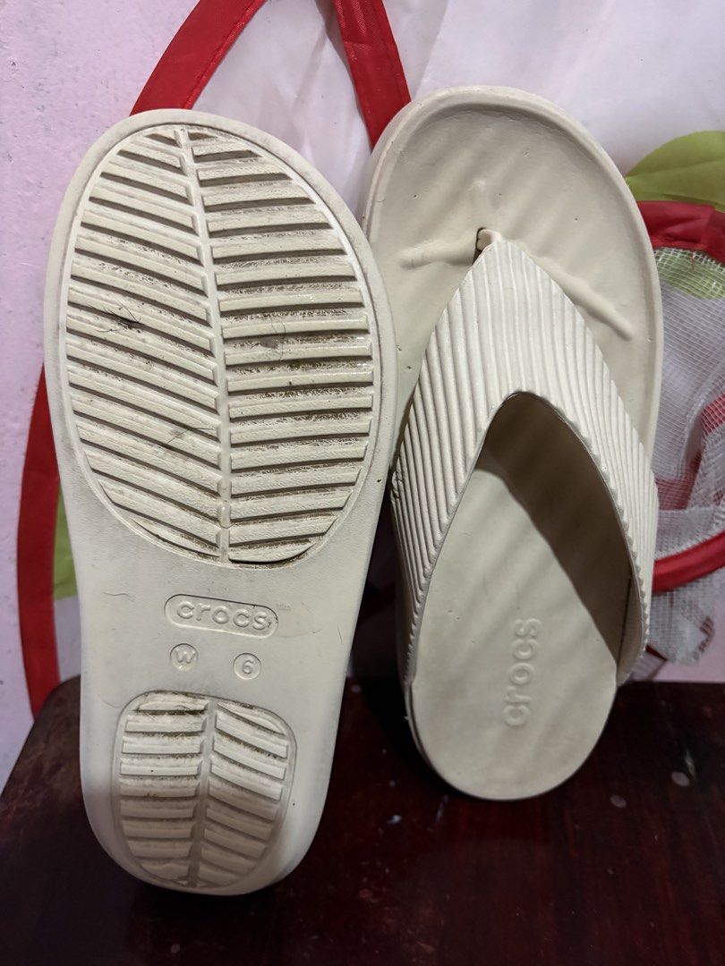 Crocs Beige Flip-Flops (Category: Slippers and slides) located in Quezon City. Submitted by tonijoydeus (Listing ID 1455321080, Image 2). Description: Original crocs.